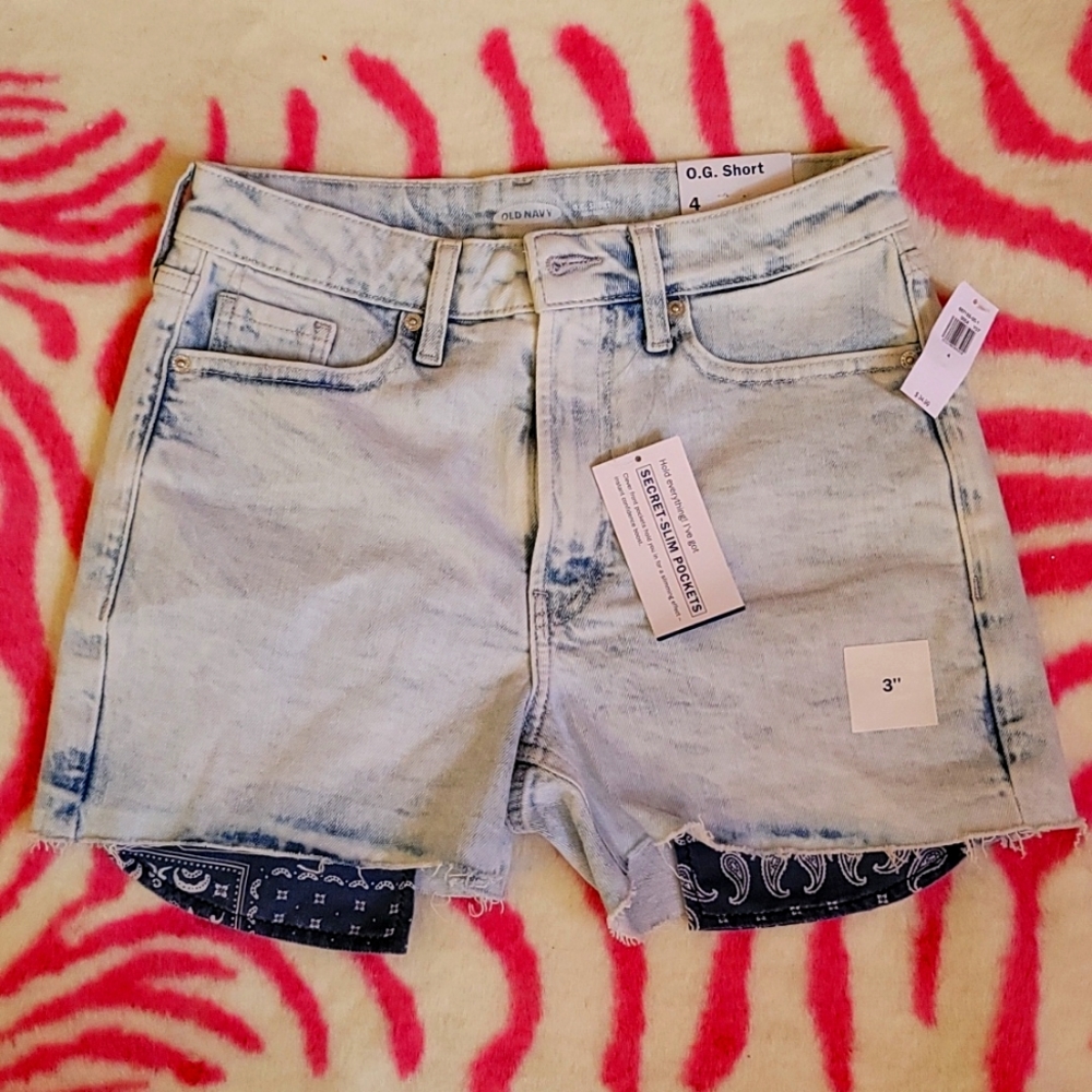 Old Navy The OG Size 4 Distressed High Rise Denim Shorts NWT.